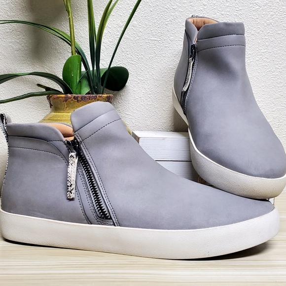 Journee Collection Gray Frankie Ankle Boot Women's Size 10 - Picture 1 of 10